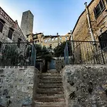 The Tower's Garden Appartement San Gimignano