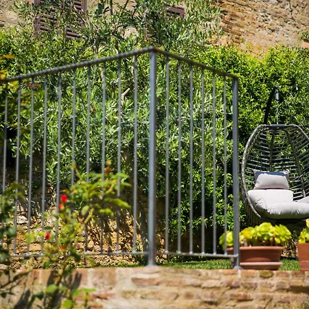 The Tower's Garden Apartment