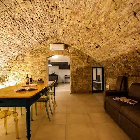 The Tower's Garden Apartment