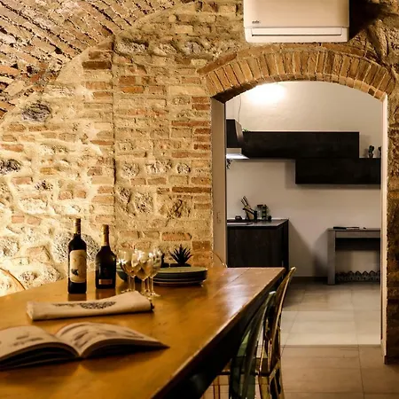 The Tower's Garden Apartment San Gimignano