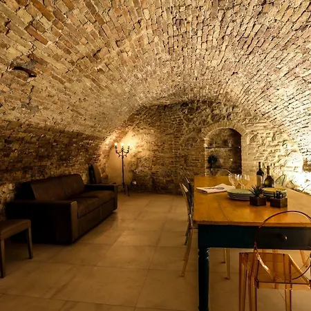 The Tower's Garden Apartment