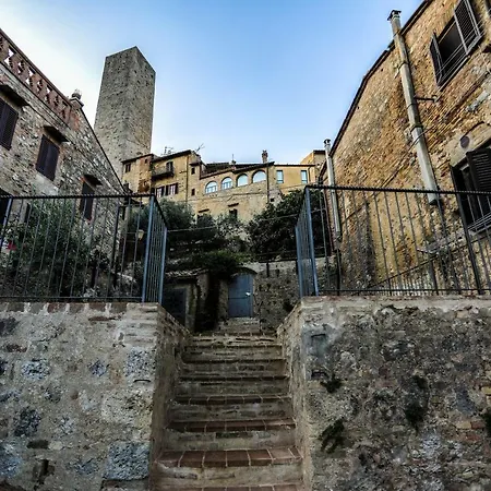 The Tower's Garden Apartment San Gimignano