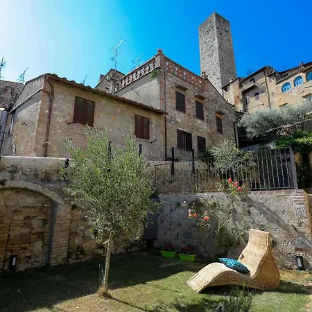The Tower's Garden Apartment