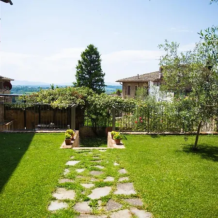 The Tower's Garden Apartment San Gimignano