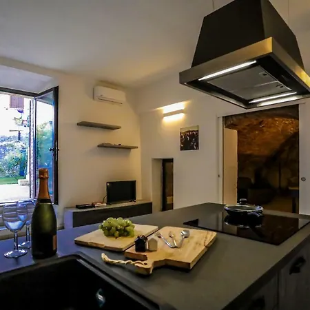 The Tower's Garden Apartment *